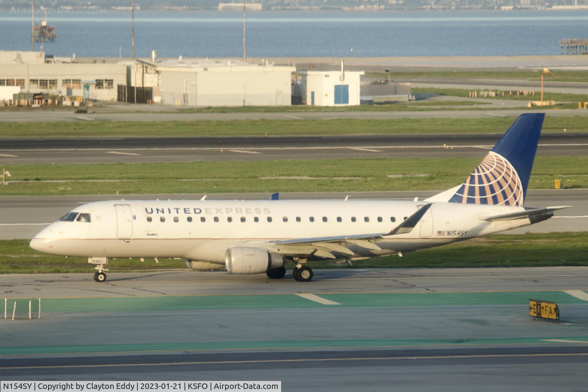 N154SY, 2016 Embraer 175LR (ERJ-170-200LR) C/N 17000556, SFO 2023.
