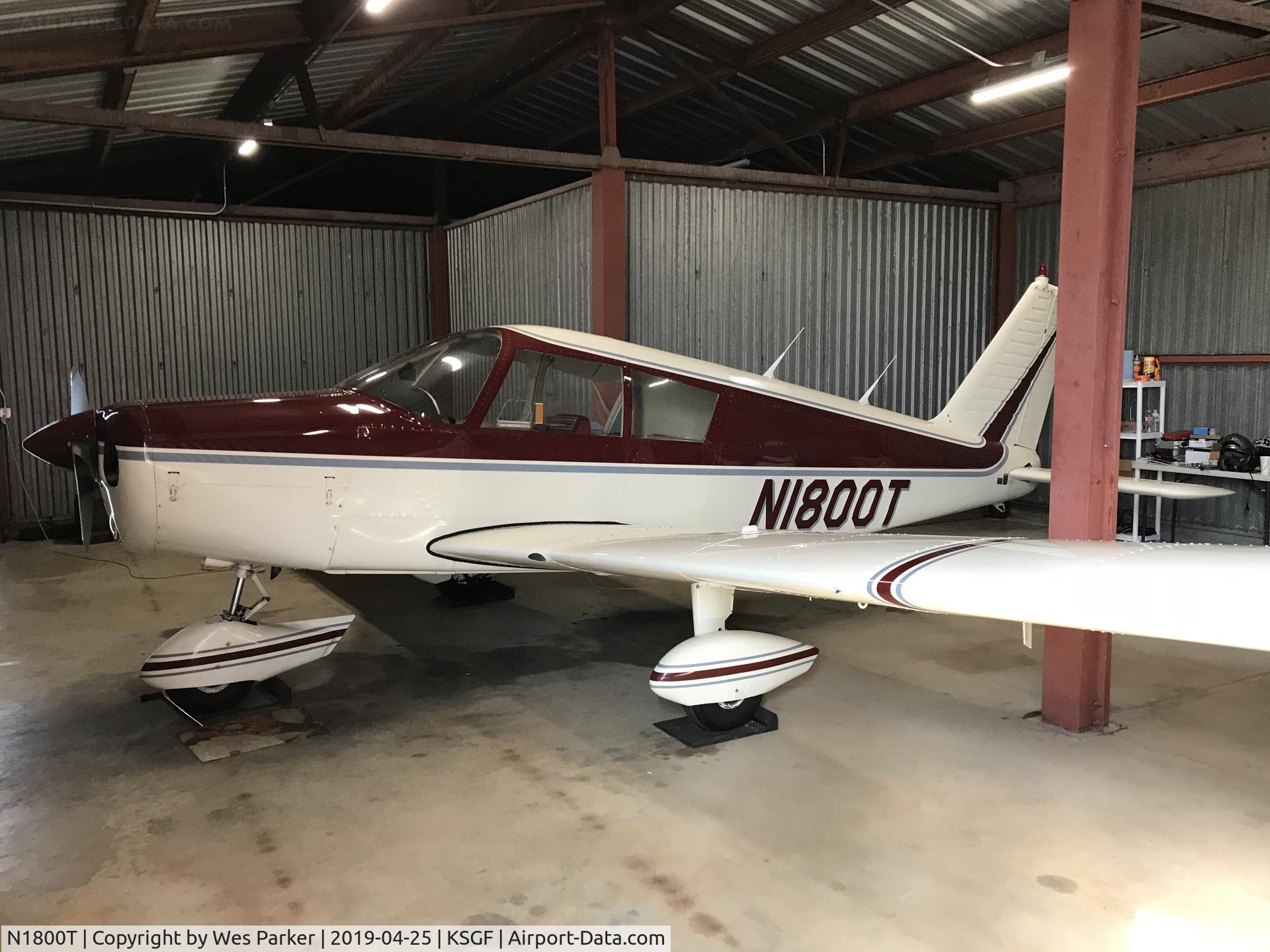 N1800T, 1971 Piper PA-28-140 C/N 28-7125152, N1800T @ KSGF