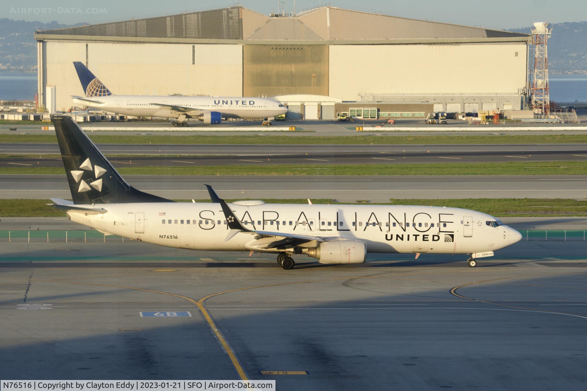 N76516, 2008 Boeing 737-824 C/N 37096, SFO 2023.