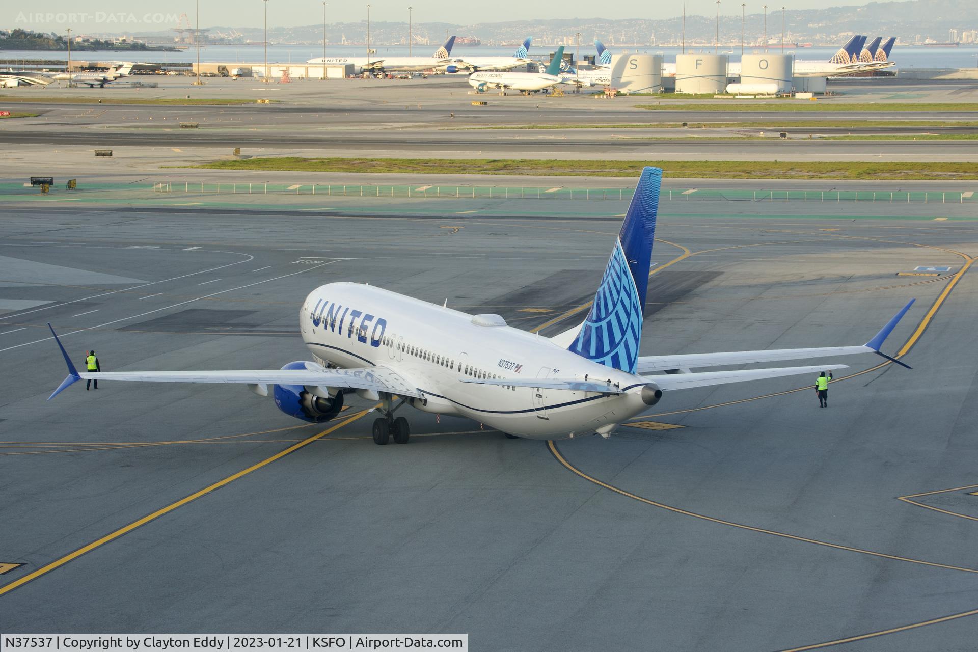 N37537, 2022 Boeing 737-9 MAX C/N 66607, SFO 2023.