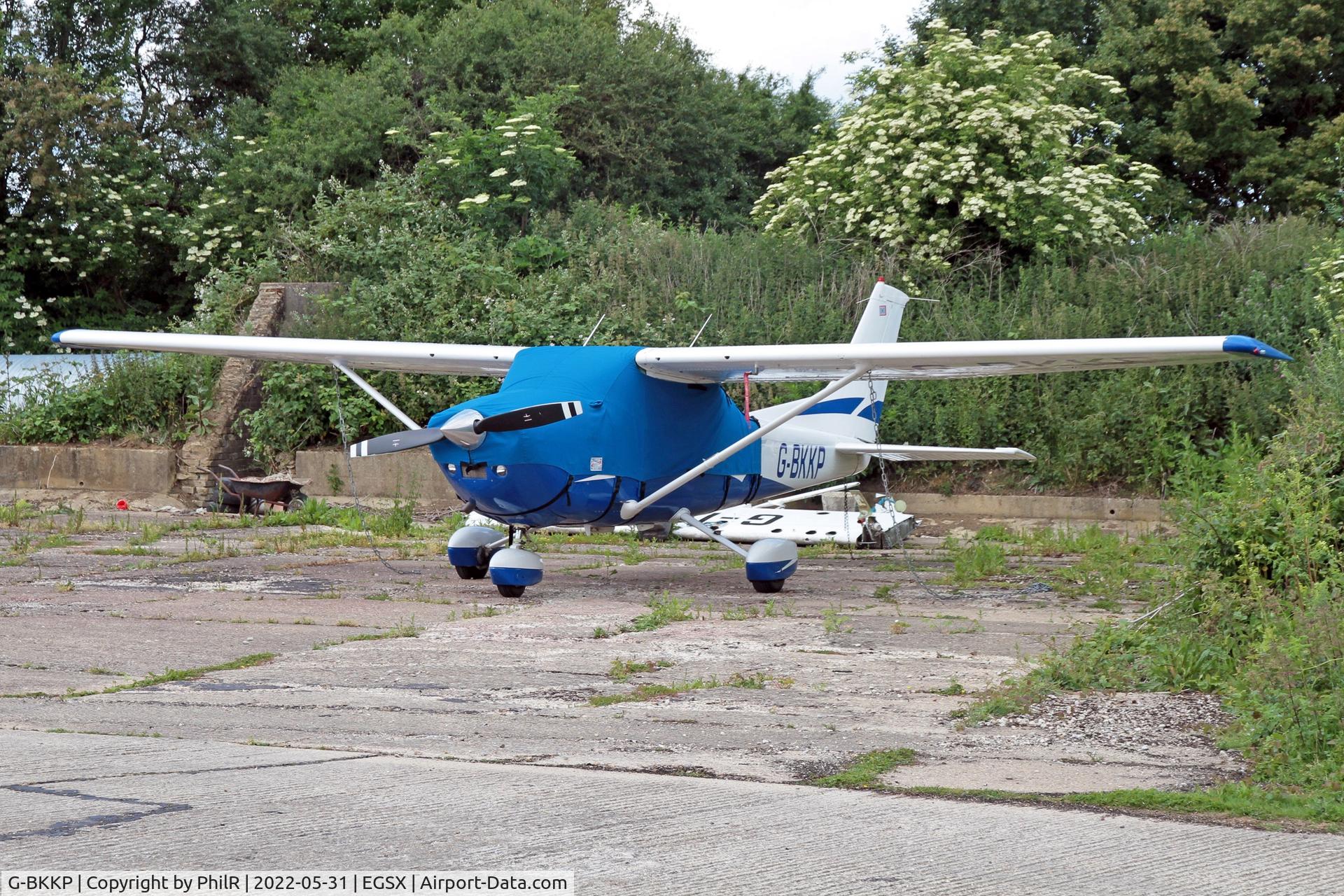 G-BKKP, 1981 Cessna 182R Skylane C/N 182-67968, G-BKKP 1981 Cessna 182R Skylane North Weald 31.05.22
