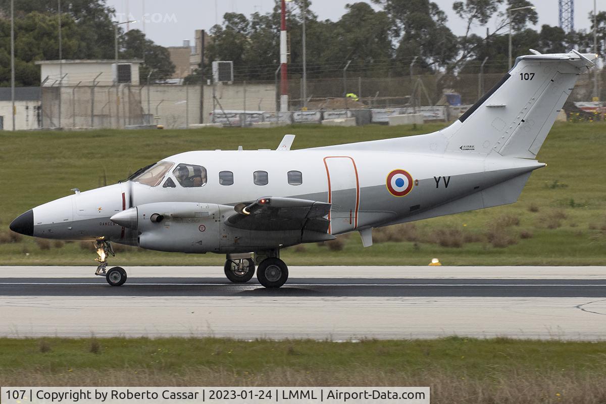 107, Embraer EMB-121AA Xingu C/N 121107, Runway 13 Backtrack