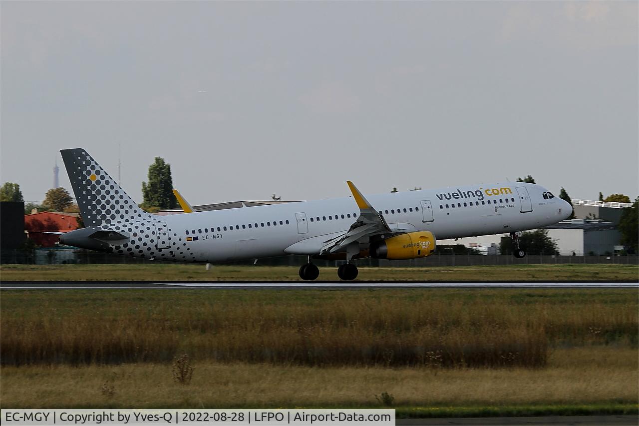 EC-MGY, 2015 Airbus A321-231 C/N 6638, Airbus A321-231, Landing rwy 06, Paris Orly Airport (LFPO-ORY)