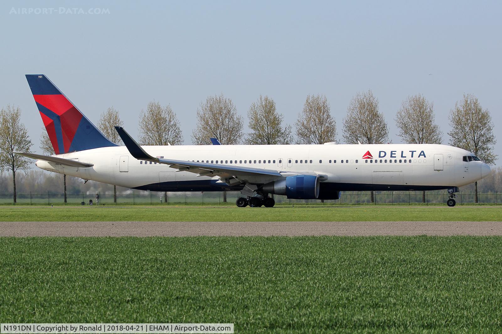 N191DN, 1997 Boeing 767-332 C/N 28448, at spl