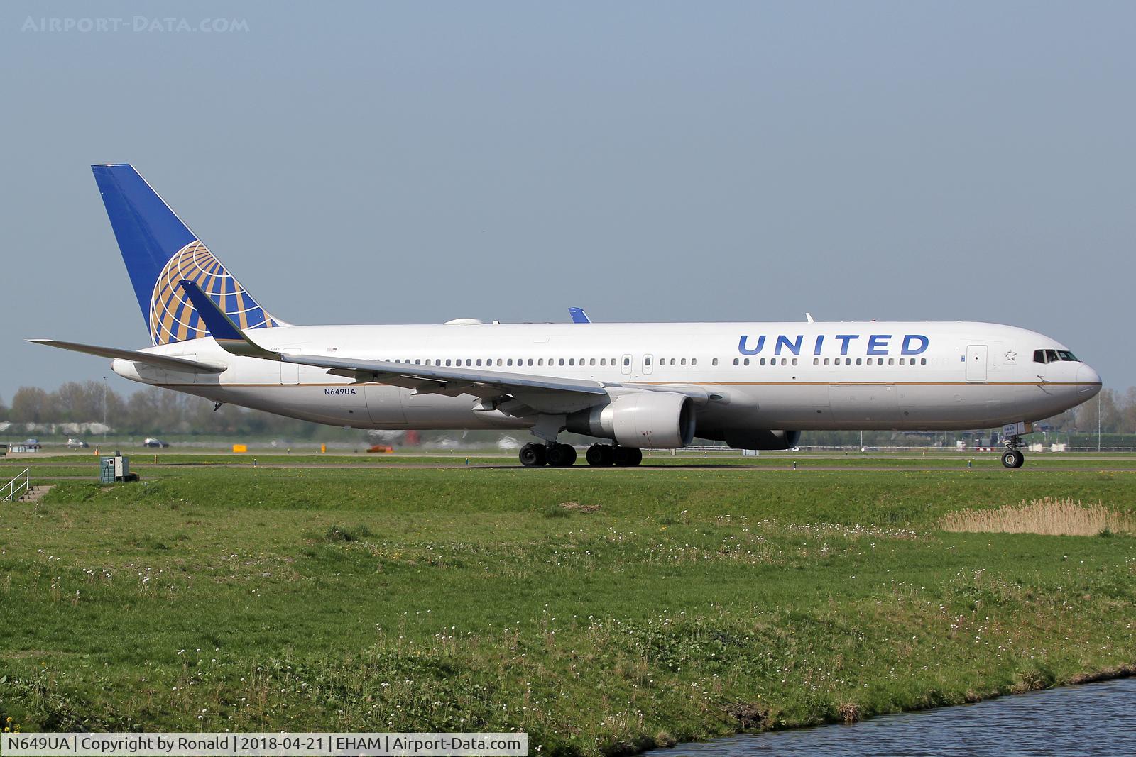 N649UA, 1992 Boeing 767-322 C/N 25286, at spl