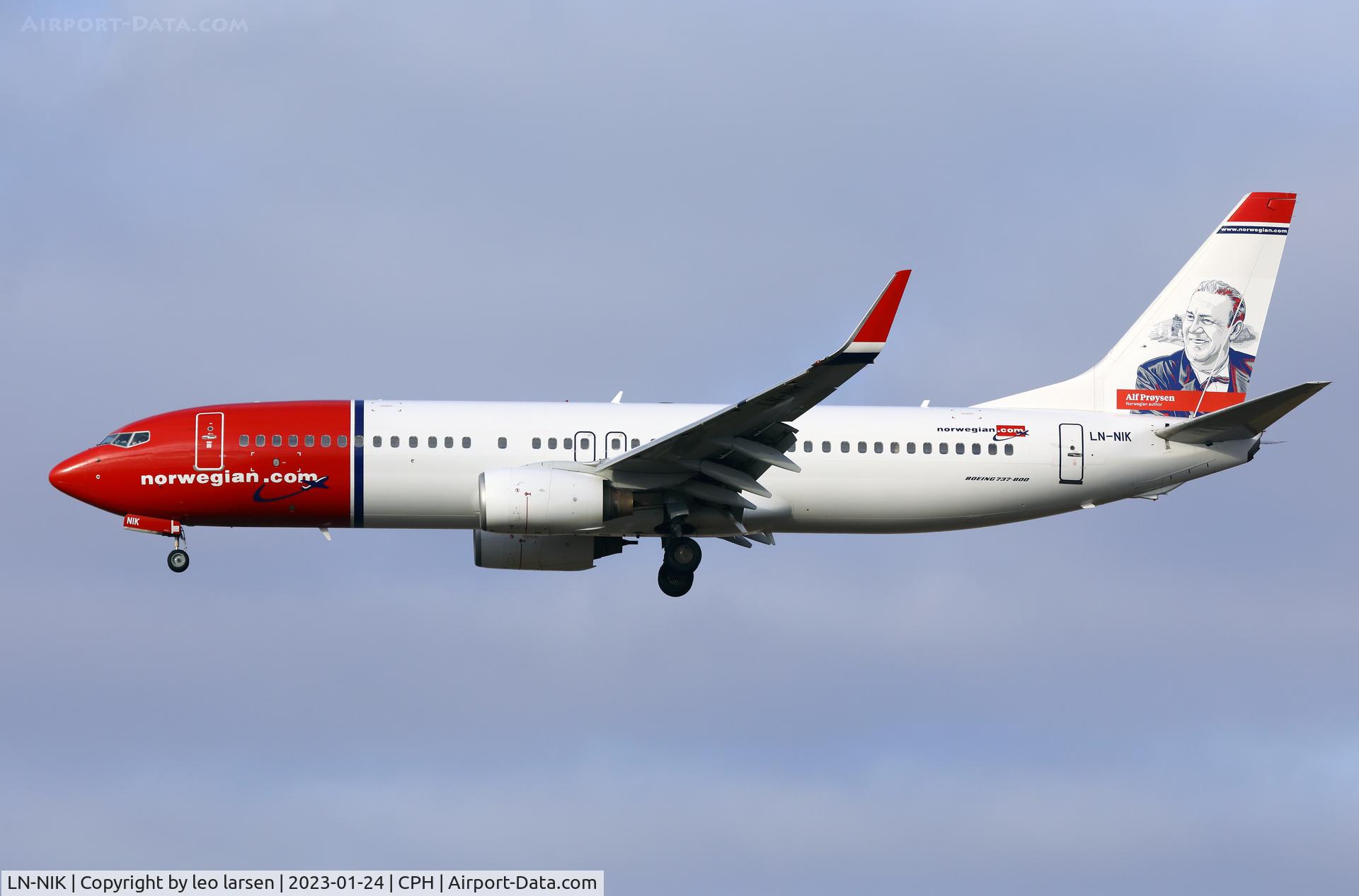 LN-NIK, 2010 Boeing 737-8FZ C/N 29659, Copenhagen 24.1.2023 now picture with Alf Prøysen Norwegian author and poet.