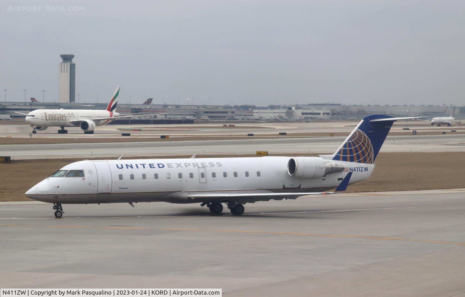 N411ZW, 2001 Bombardier CRJ-200LR (CL-600-2B19) C/N 7569, CL-600-2B19