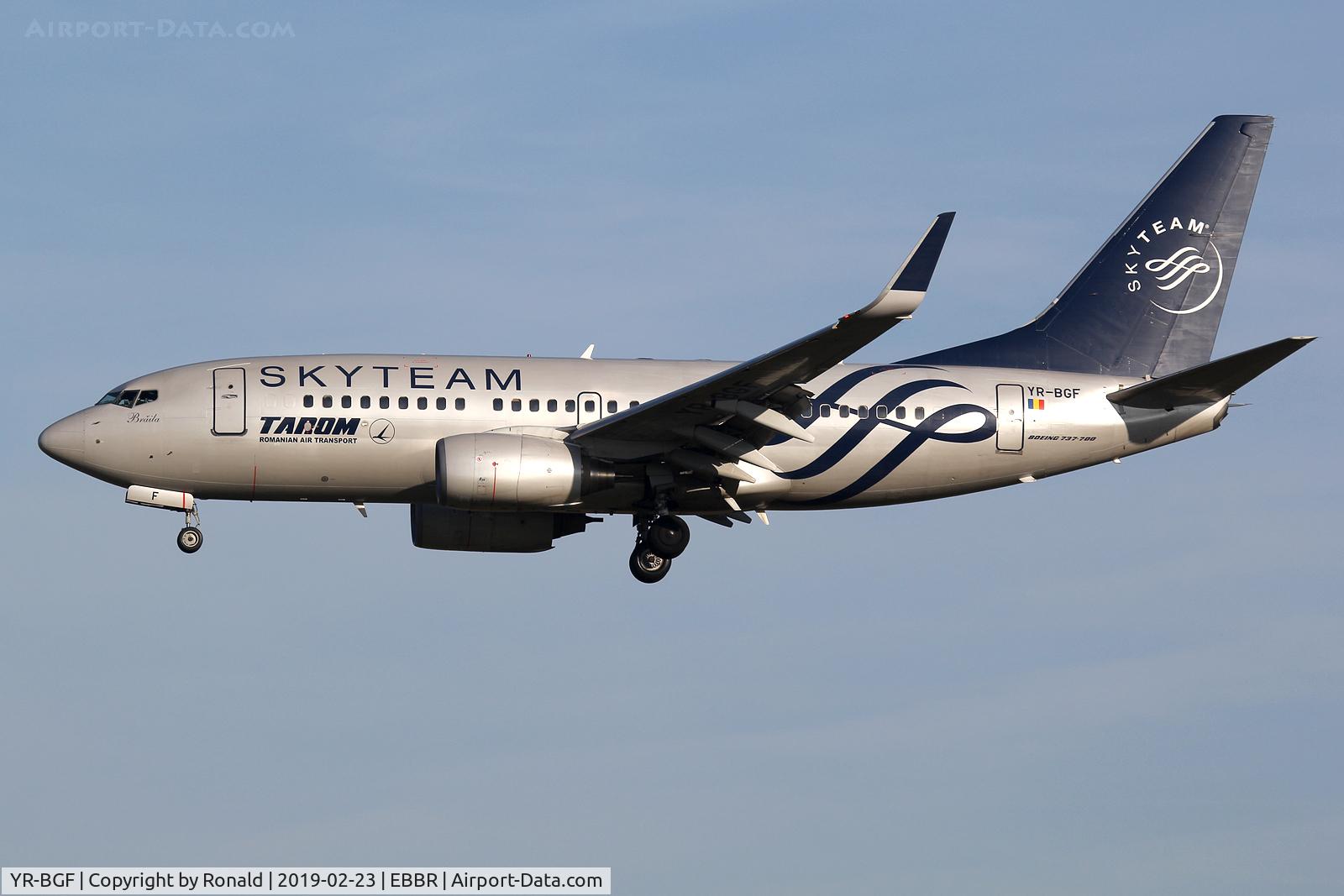 YR-BGF, 2001 Boeing 737-78J C/N 28440, at bru