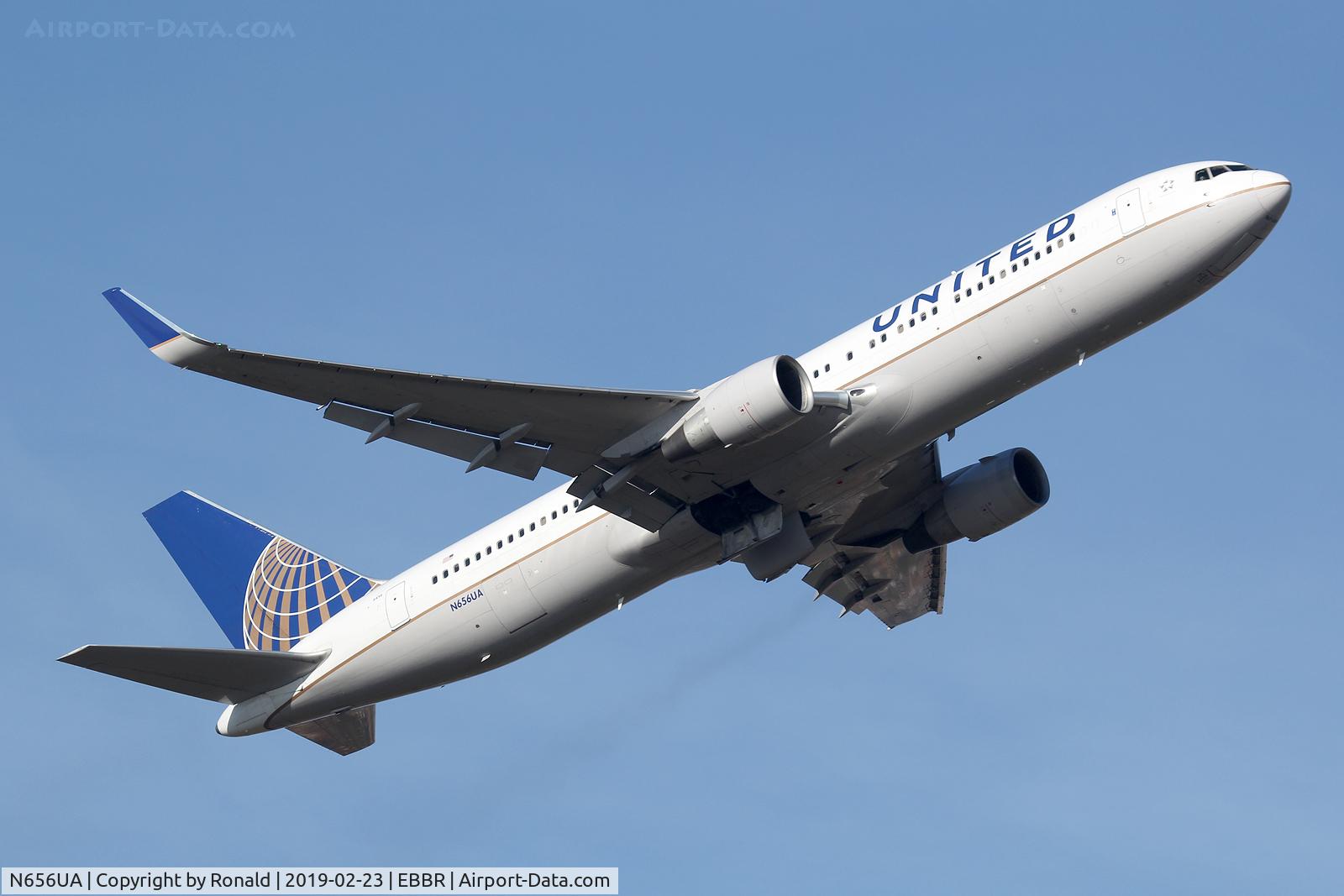 N656UA, 1992 Boeing 767-322 C/N 25394, at bru
