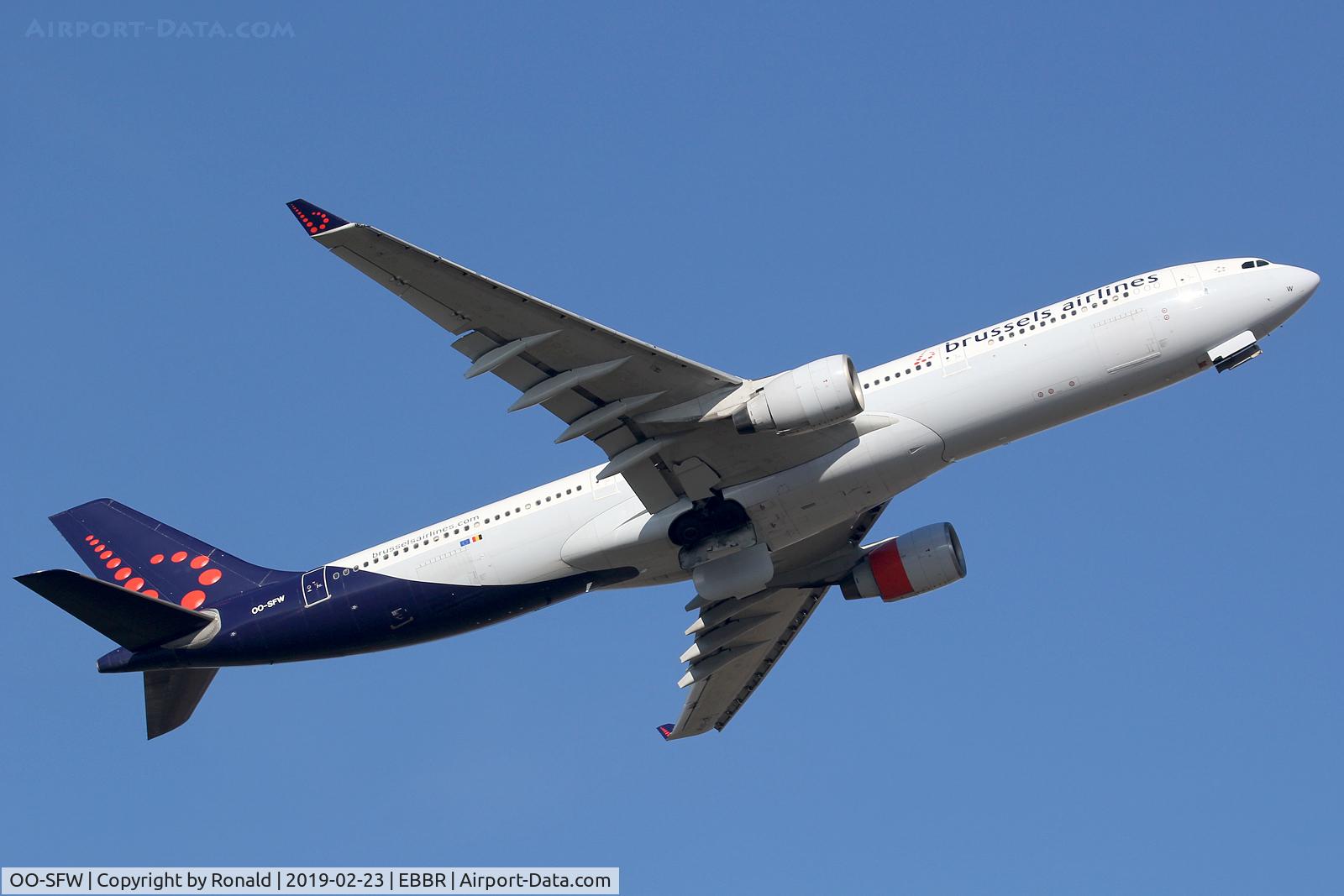 OO-SFW, 1994 Airbus A330-322 C/N 82, at bru