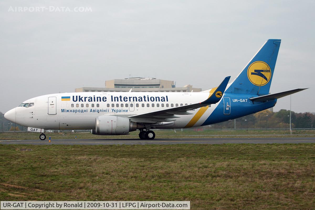 UR-GAT, 1993 Boeing 737-528 C/N 25237, at cdg