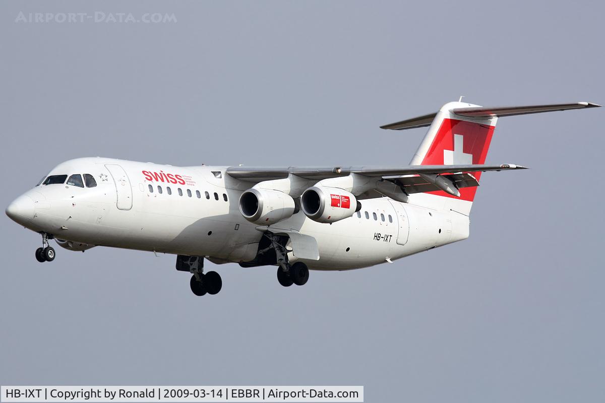 HB-IXT, 1995 British Aerospace Avro 146-RJ100 C/N E3259, at bru
