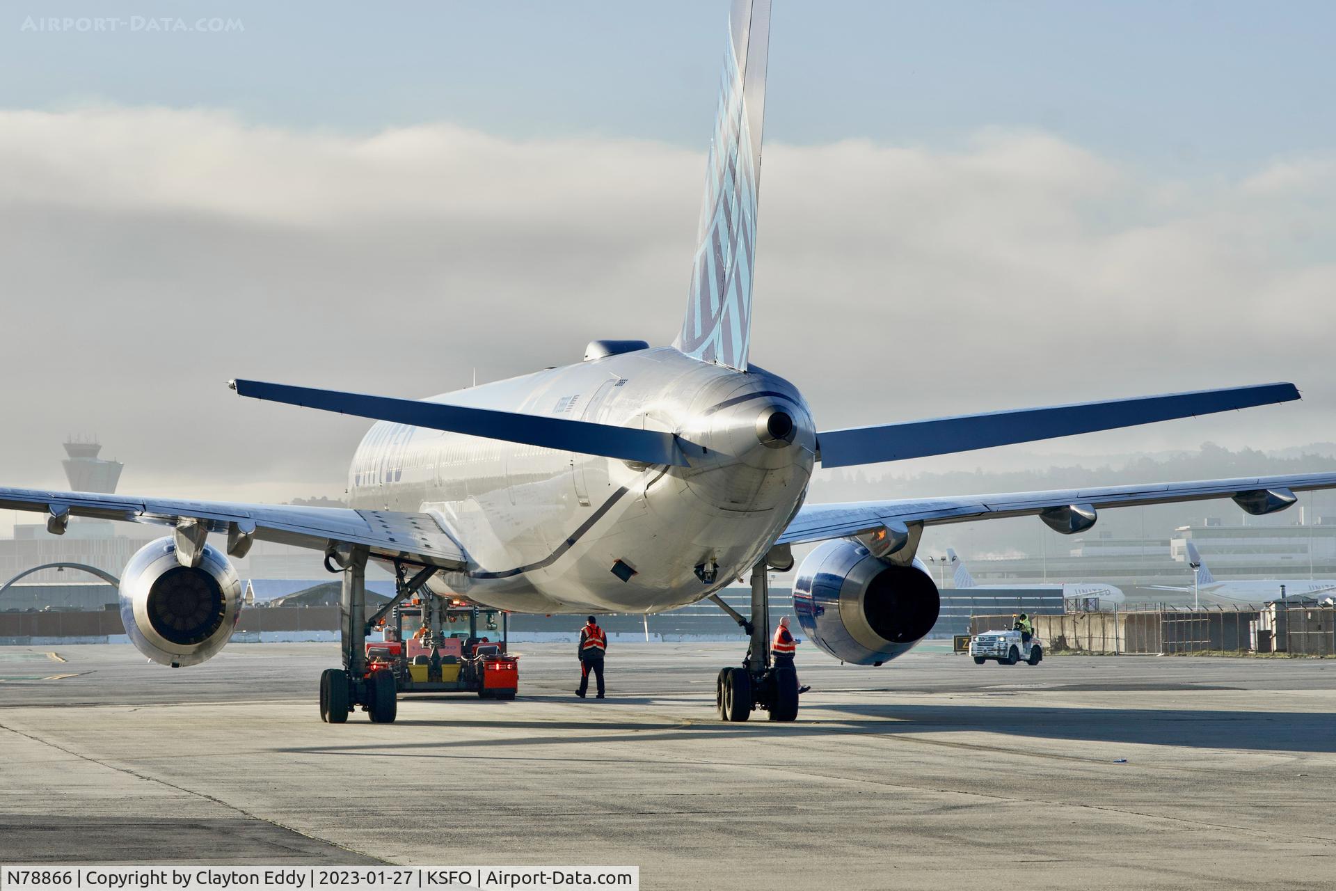 N78866, 2002 Boeing 757-33N C/N 32591, SFO 2023.