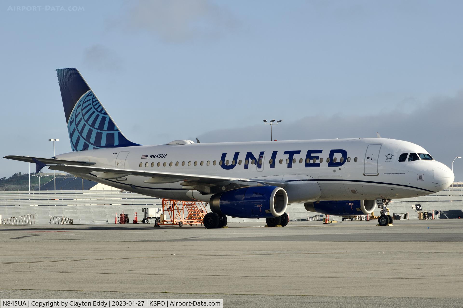 N845UA, 2001 Airbus A319-131 C/N 1585, SFO 2023.