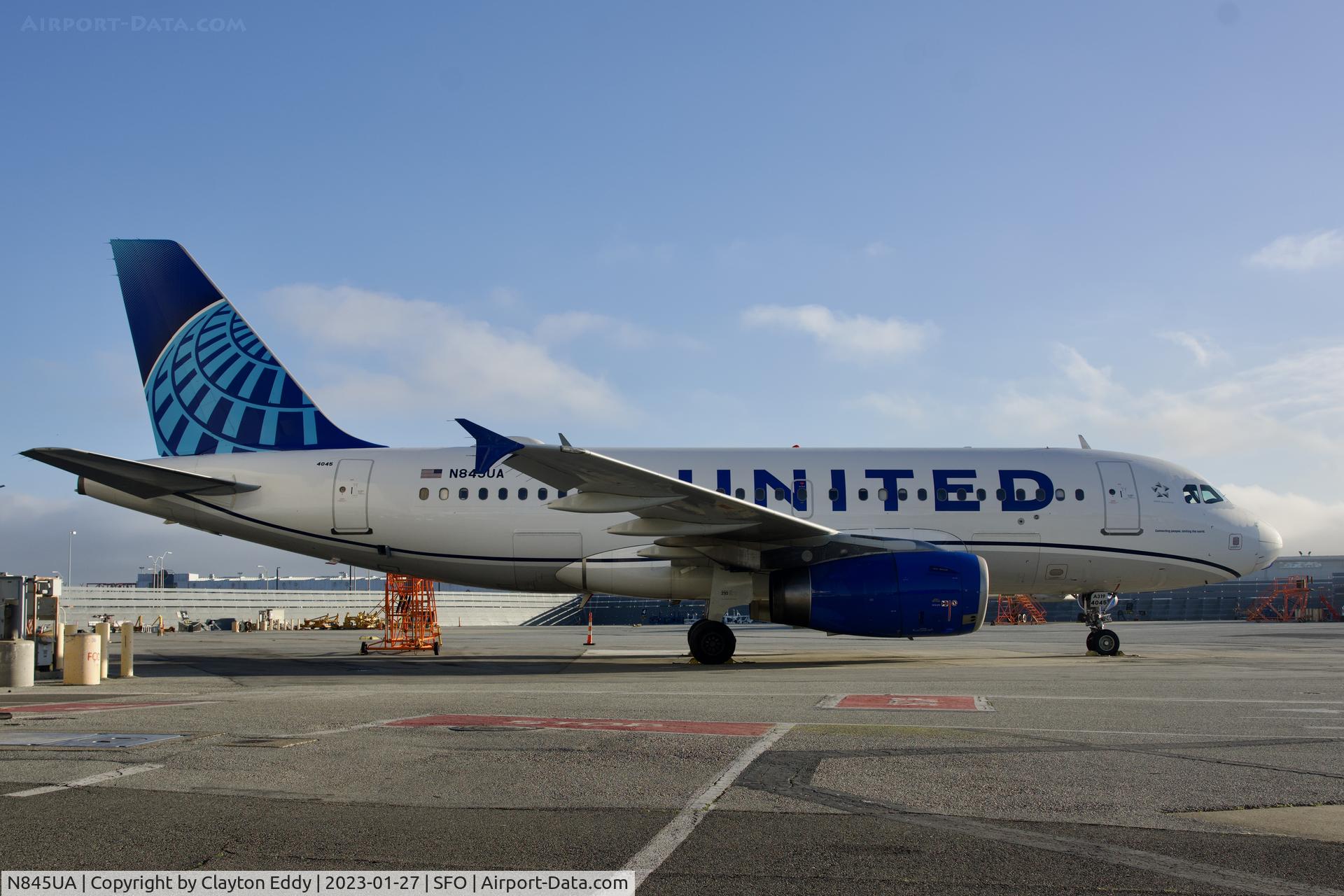 N845UA, 2001 Airbus A319-131 C/N 1585, SFO 2023.