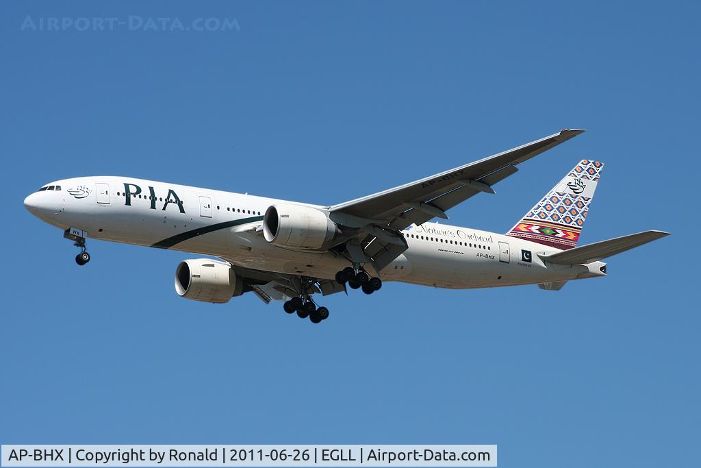 AP-BHX, 2007 Boeing 777-240/ER C/N 35296, at lhr