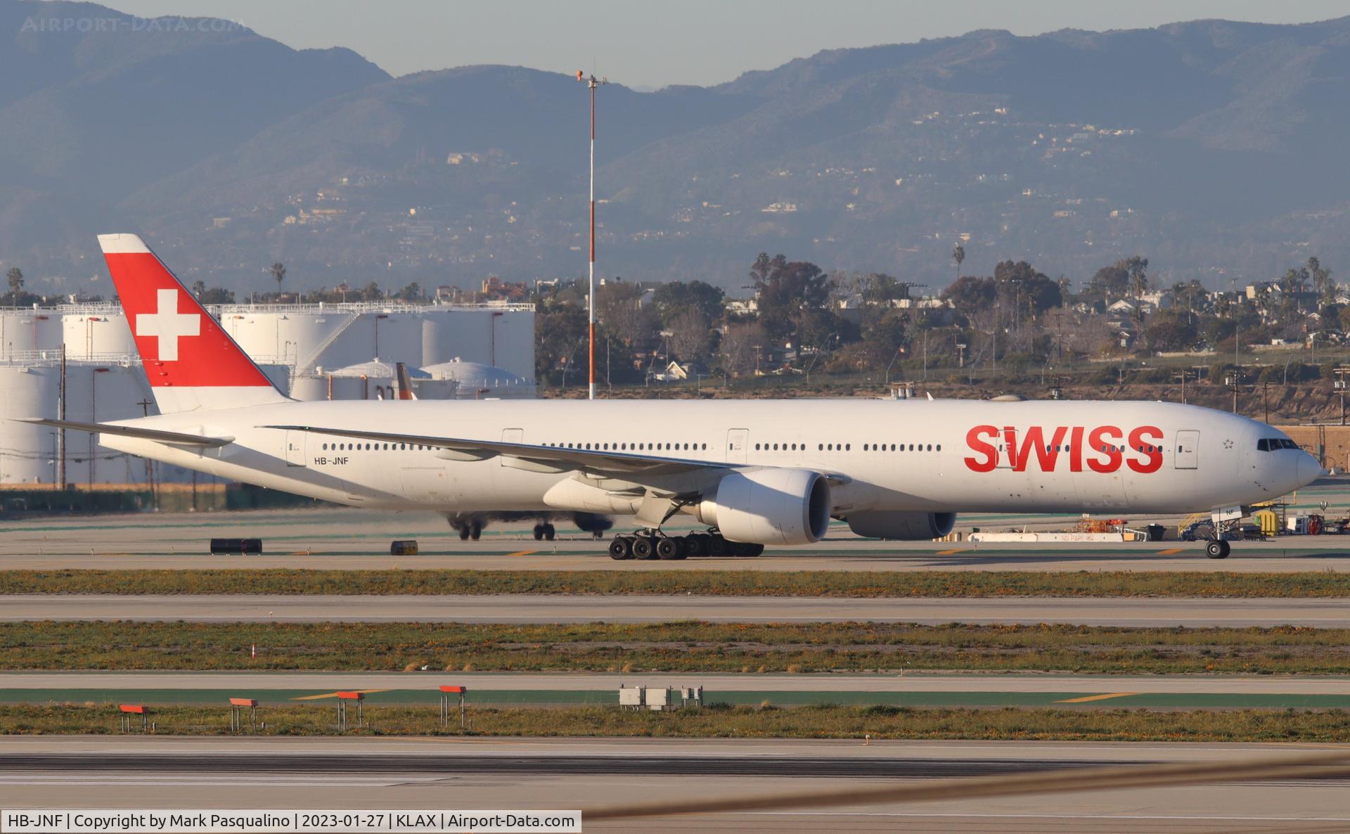 HB-JNF, 2016 Boeing 777-3DE/ER C/N 44587, Boeing 777-3DE/ER