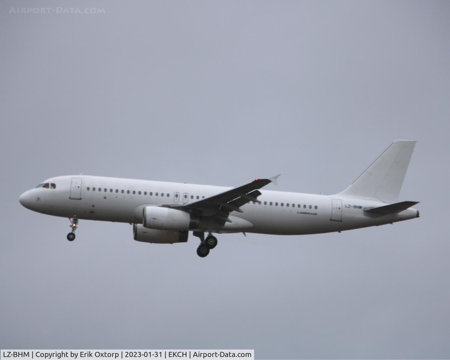 LZ-BHM, 2005 Airbus A320-232 C/N 2457, LZ-BHM landing rw 22L