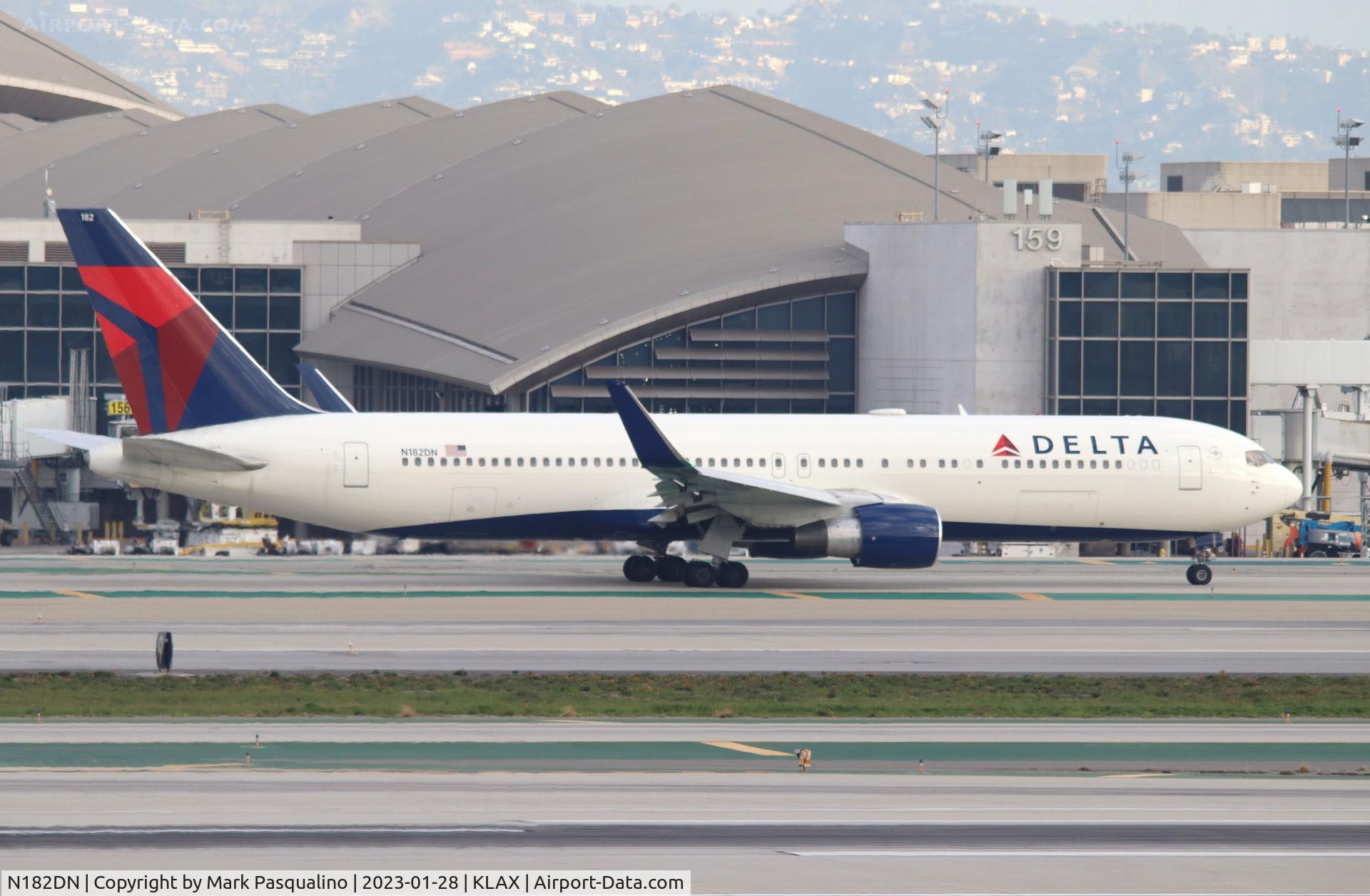 N182DN, 1992 Boeing 767-332/ER C/N 25987, Boeing 767-332/ER