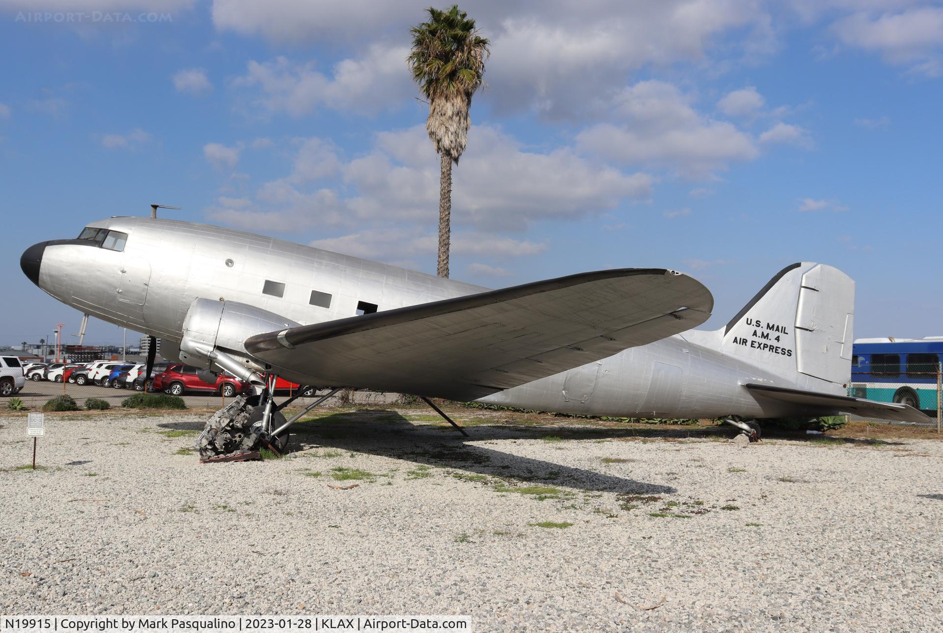 N19915, Douglas DC-3-G102A C/N 7347, Douglas DC-3-G102A