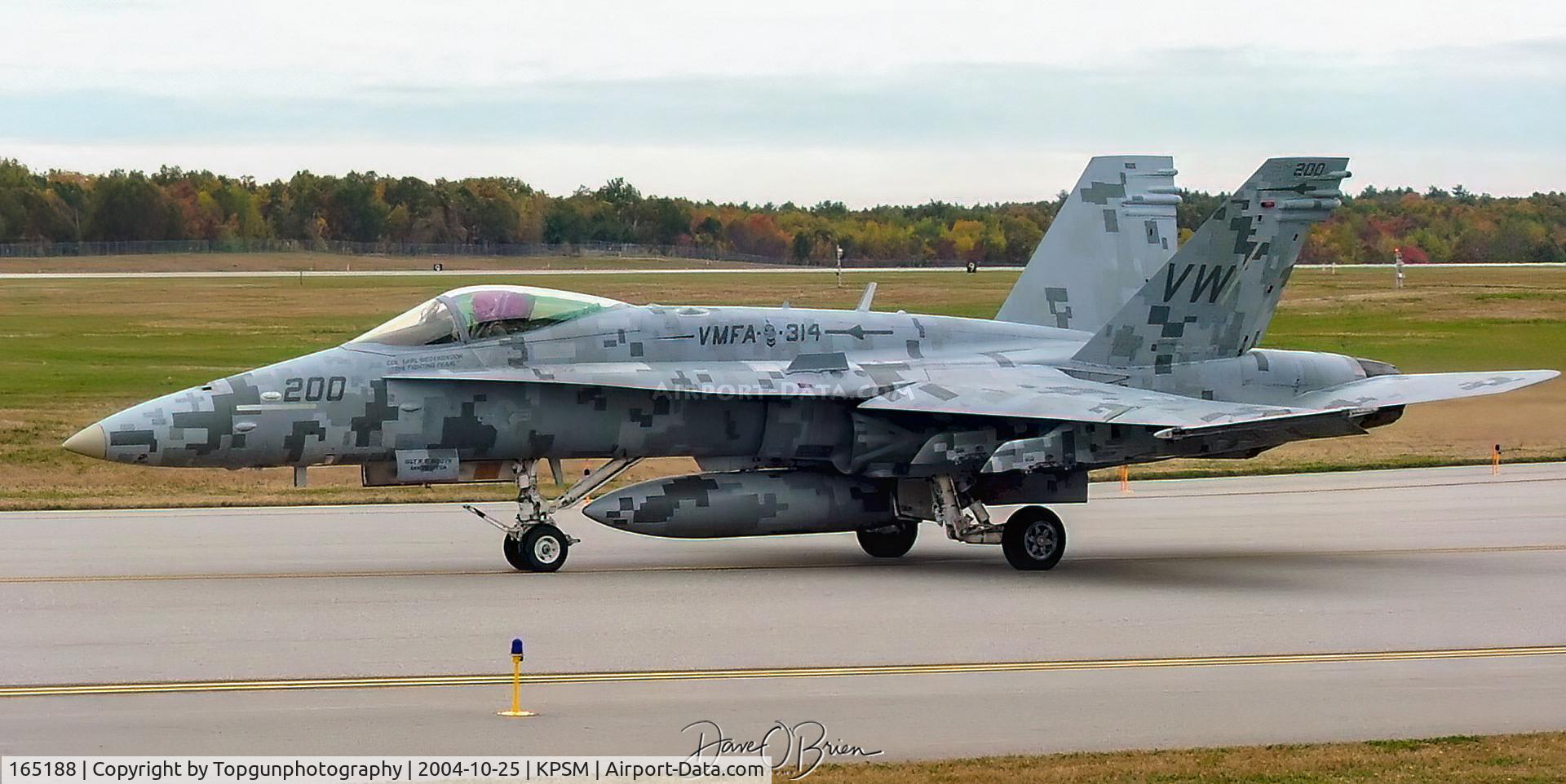 165188, McDonnell Douglas F/A-18C Hornet C/N 1323/C413, Was a huge surprise to catch this come in