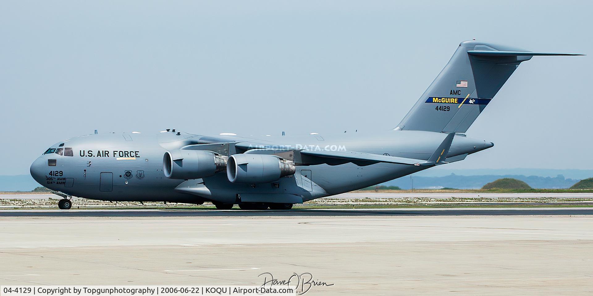 04-4129, 2004 Boeing C-17A Globemaster III C/N P-129, THUNDERBIRD12 arriving with the crewchiefs and tools