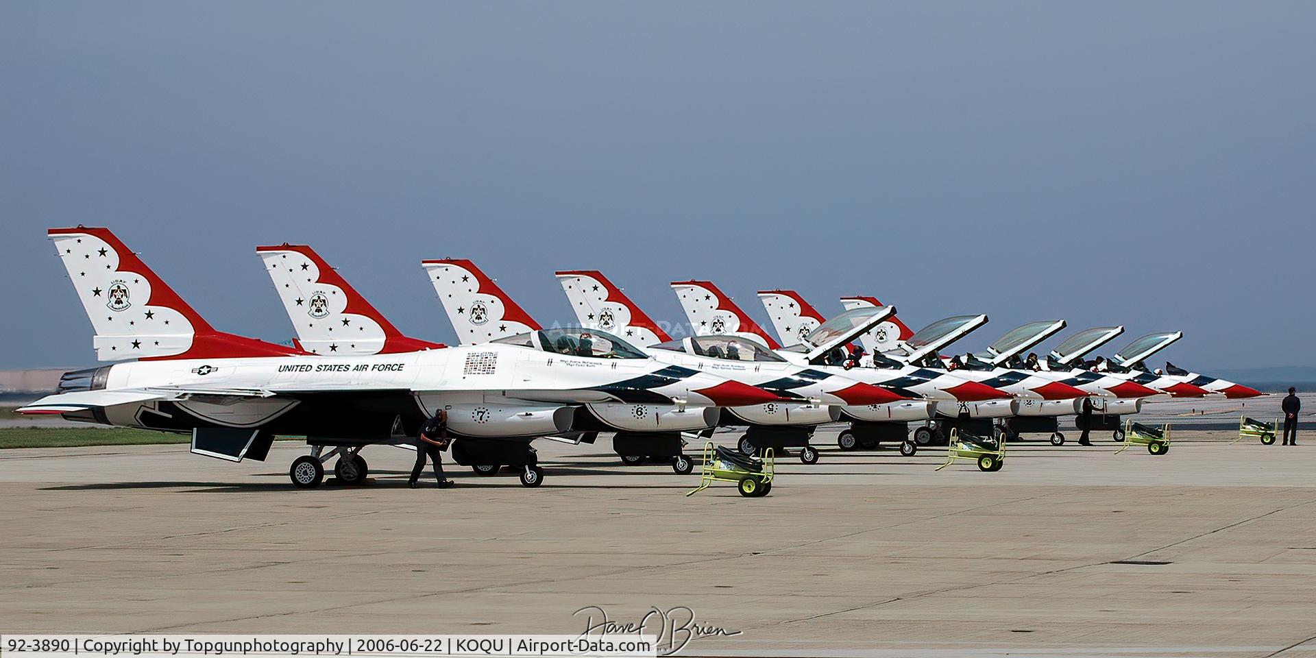 92-3890, General Dynamics F-16CJ Fighting Falcon C/N CC-132, Thunderbirds arrive from Nellis