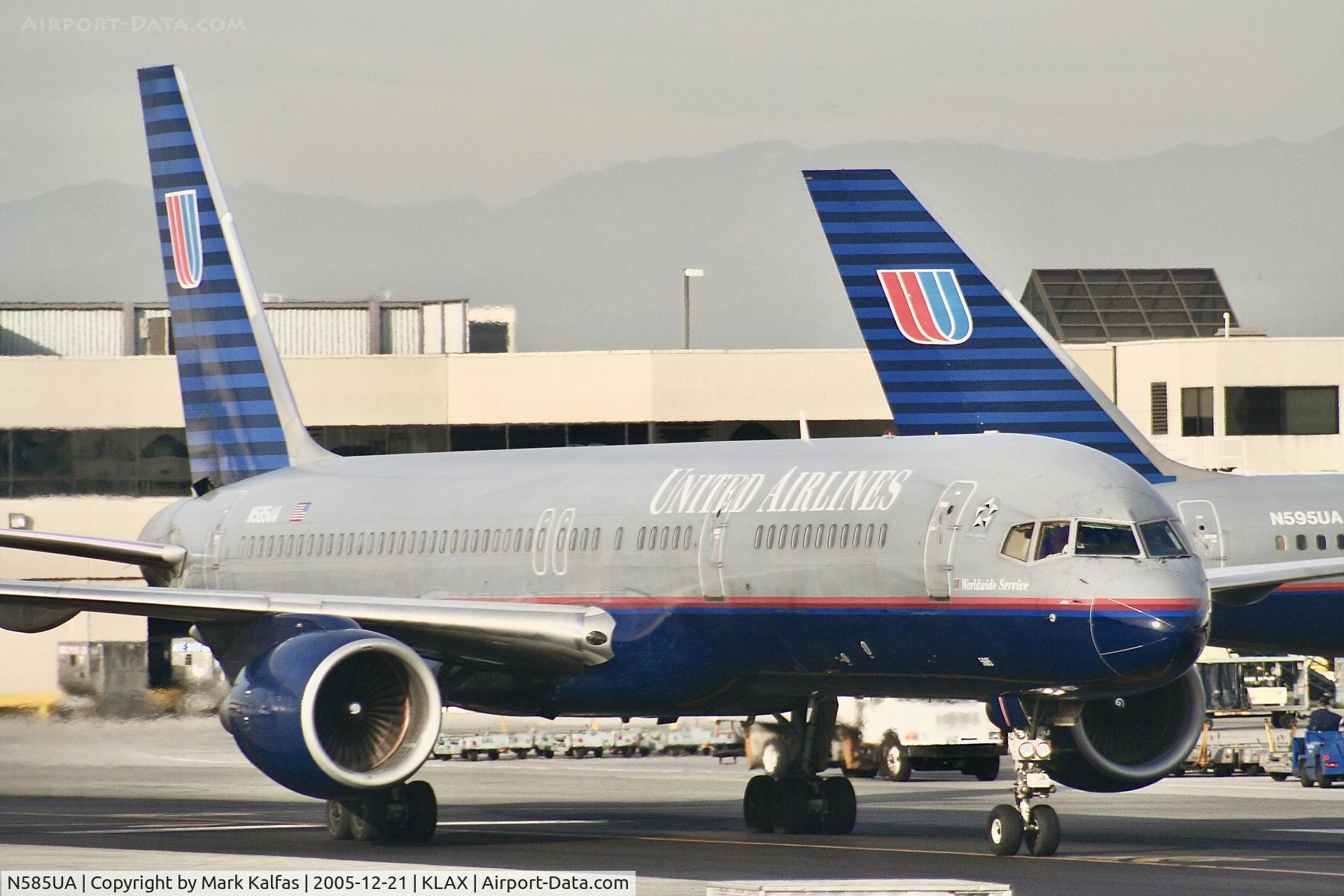 N585UA, 1993 Boeing 757-222 C/N 26709, United Airlines Boeing 757-222, N585UA taxiing out at LAX