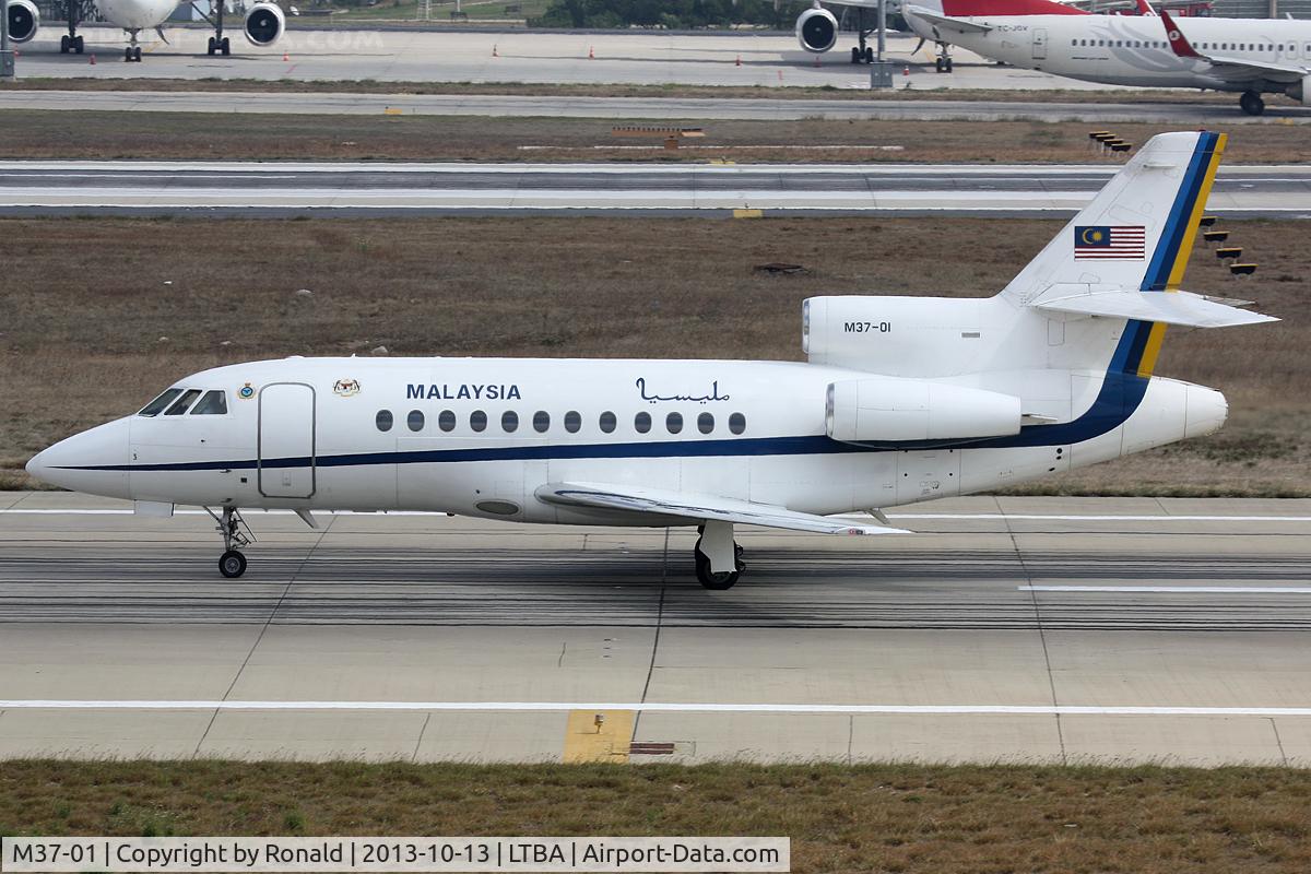 M37-01, 1989 Dassault Falcon 900 C/N 64, at ist