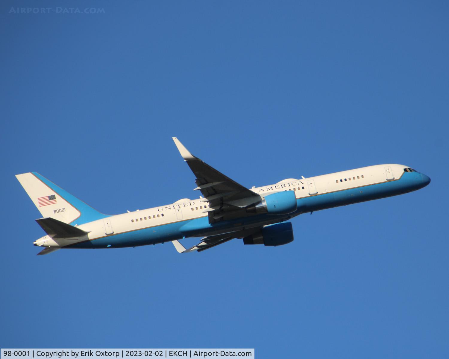 98-0001, 1998 Boeing VC-32A (757-200) C/N 29025, 98-0001 taking off rw 04R