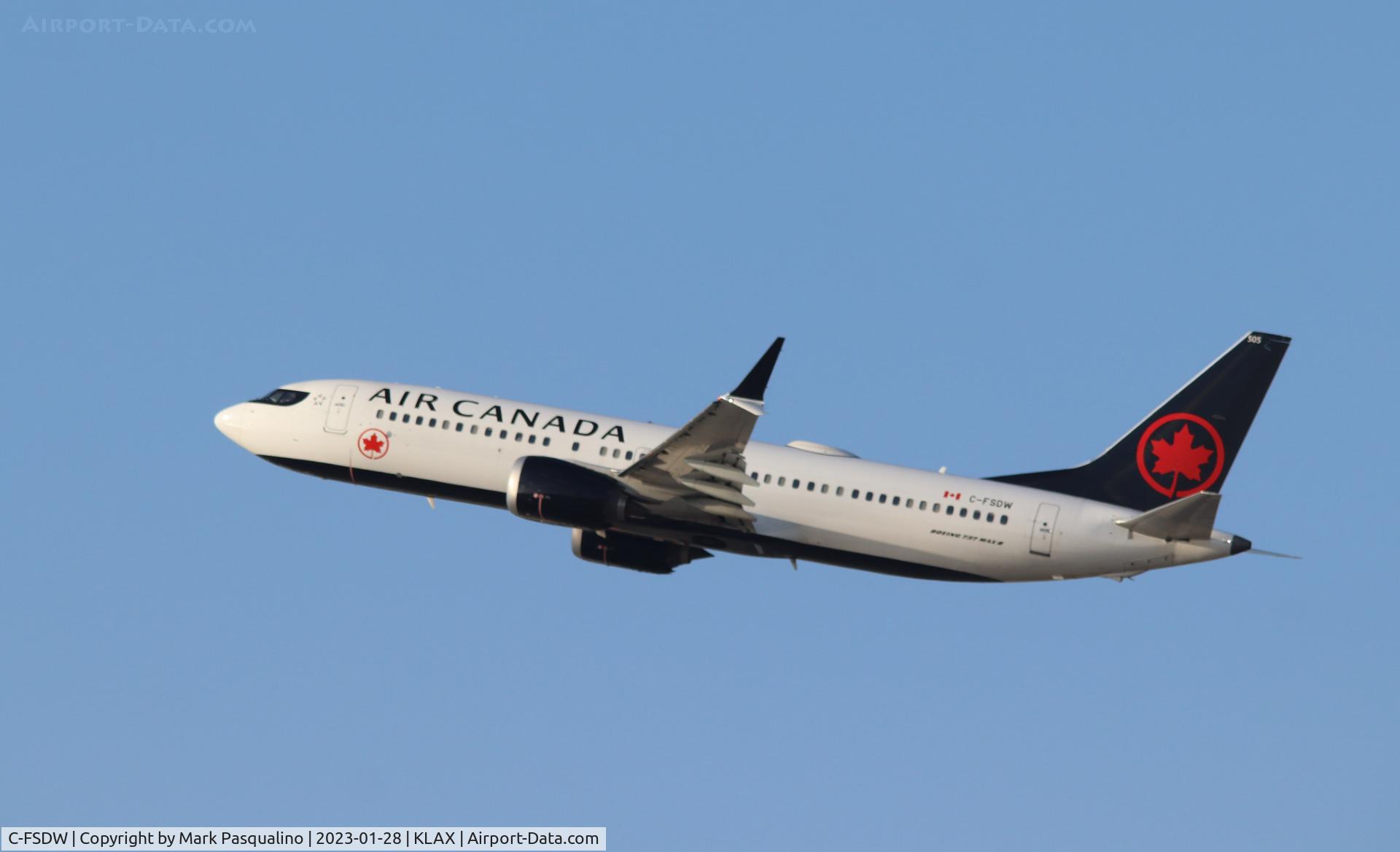 C-FSDW, 2018 Boeing 737-8 MAX C/N 61212, Boeing 737-8 MAX
