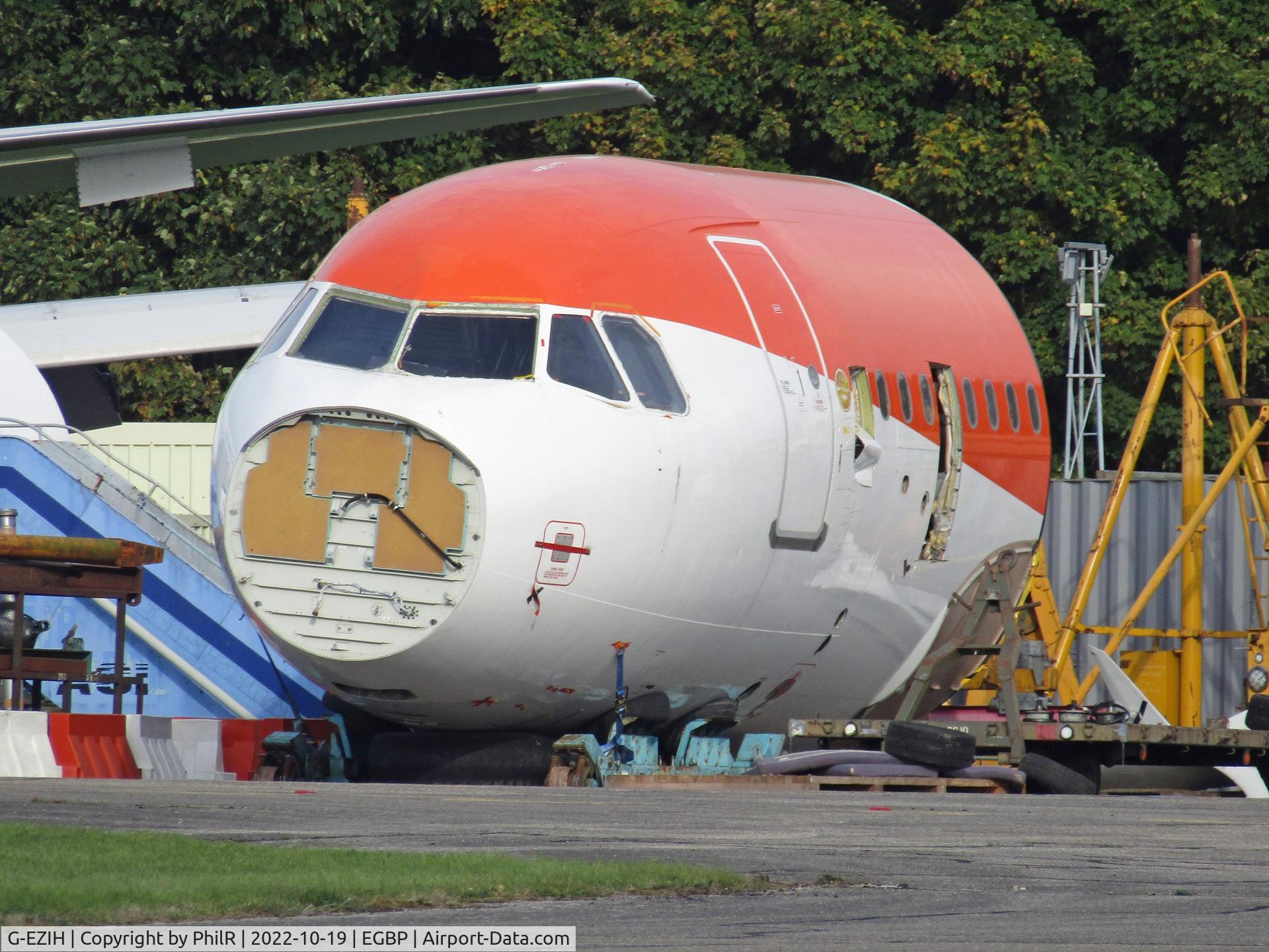 G-EZIH, 2005 Airbus A319-111 C/N 2463, G-EZIH 2005 Airbus A319-100 easyJet cockpit Kemble