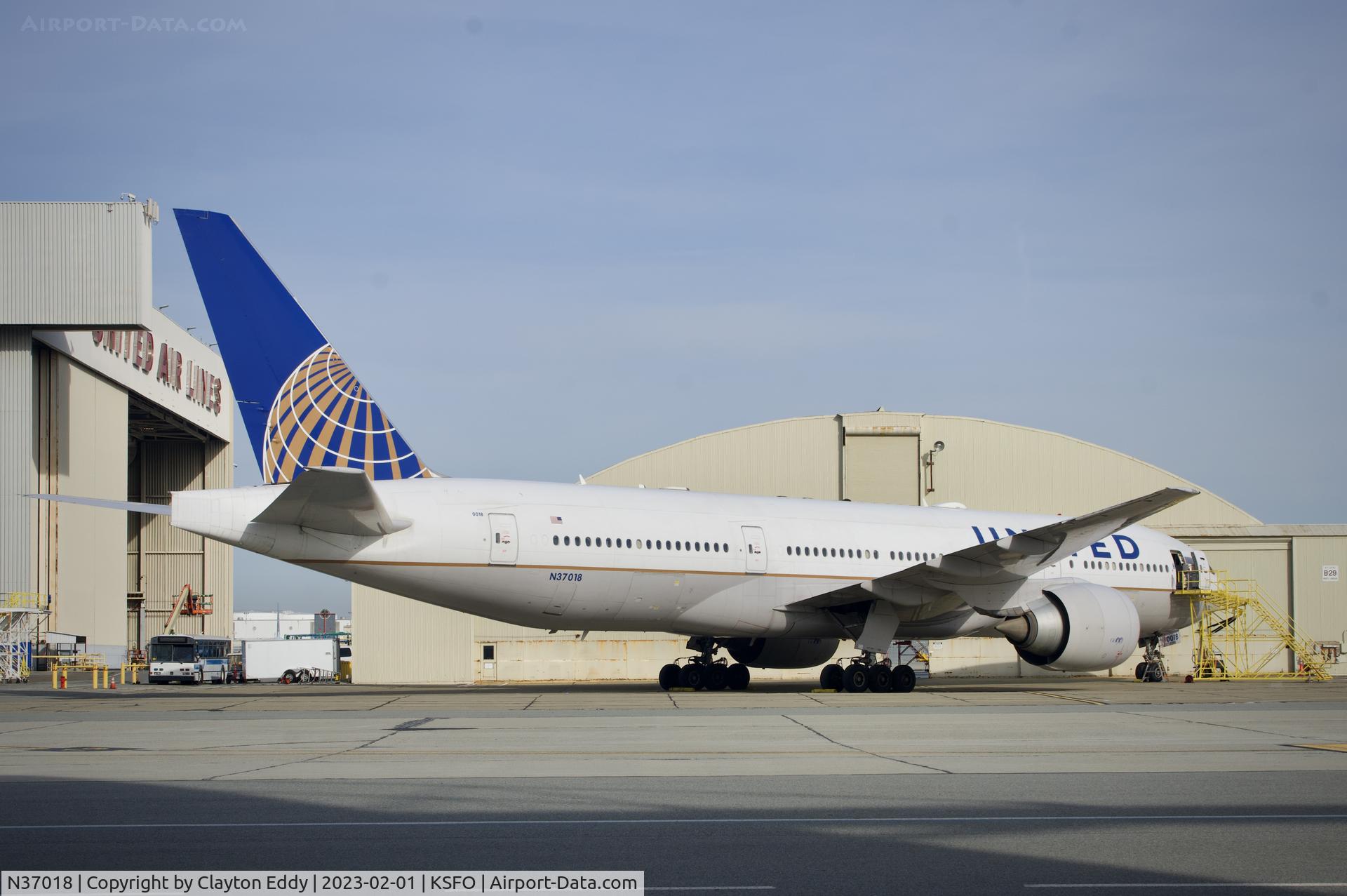 N37018, 2002 Boeing 777-224 C/N 31680, SFO 2023.