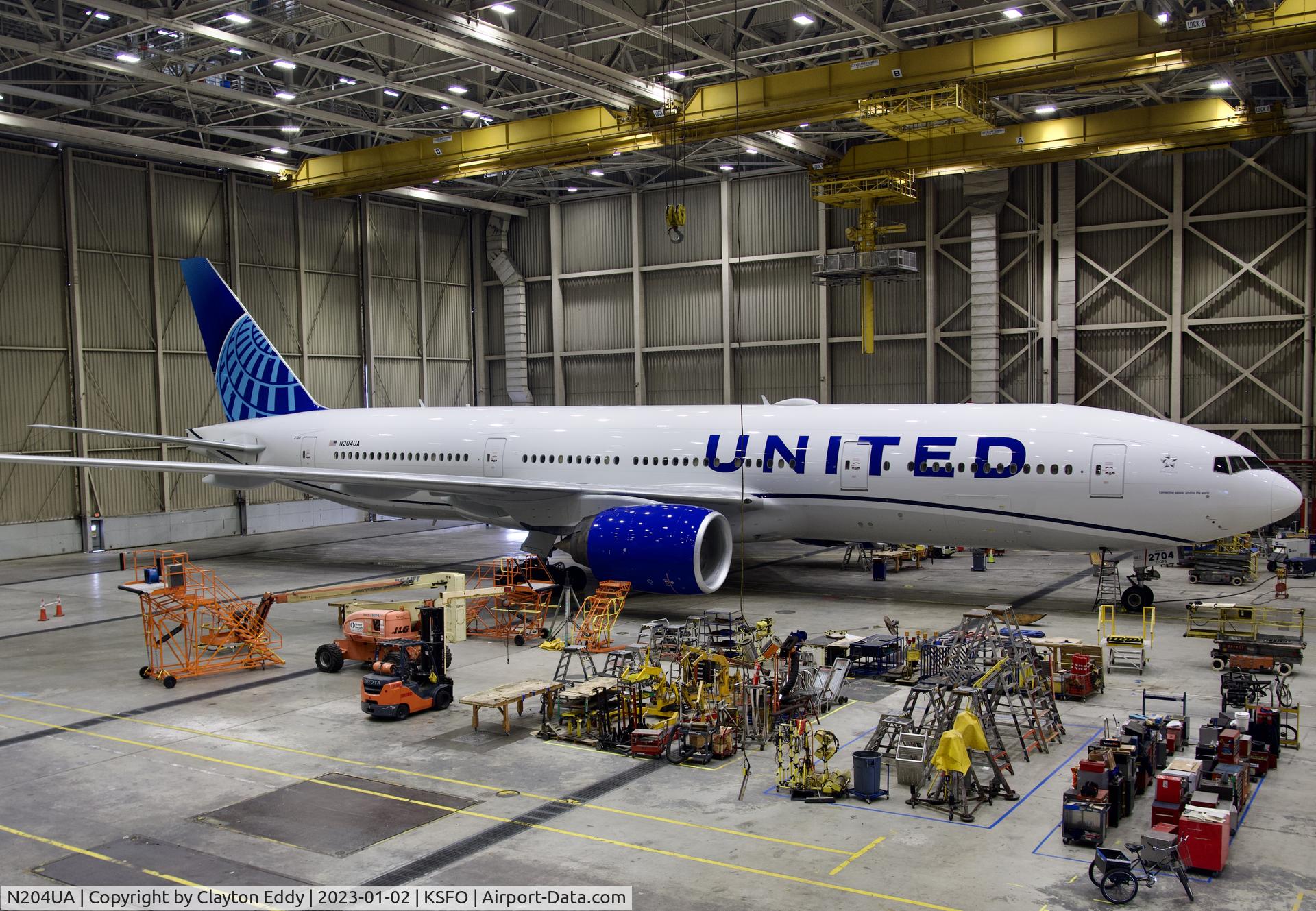 N204UA, 1999 Boeing 777-222/ER C/N 28713, SFO 2023.