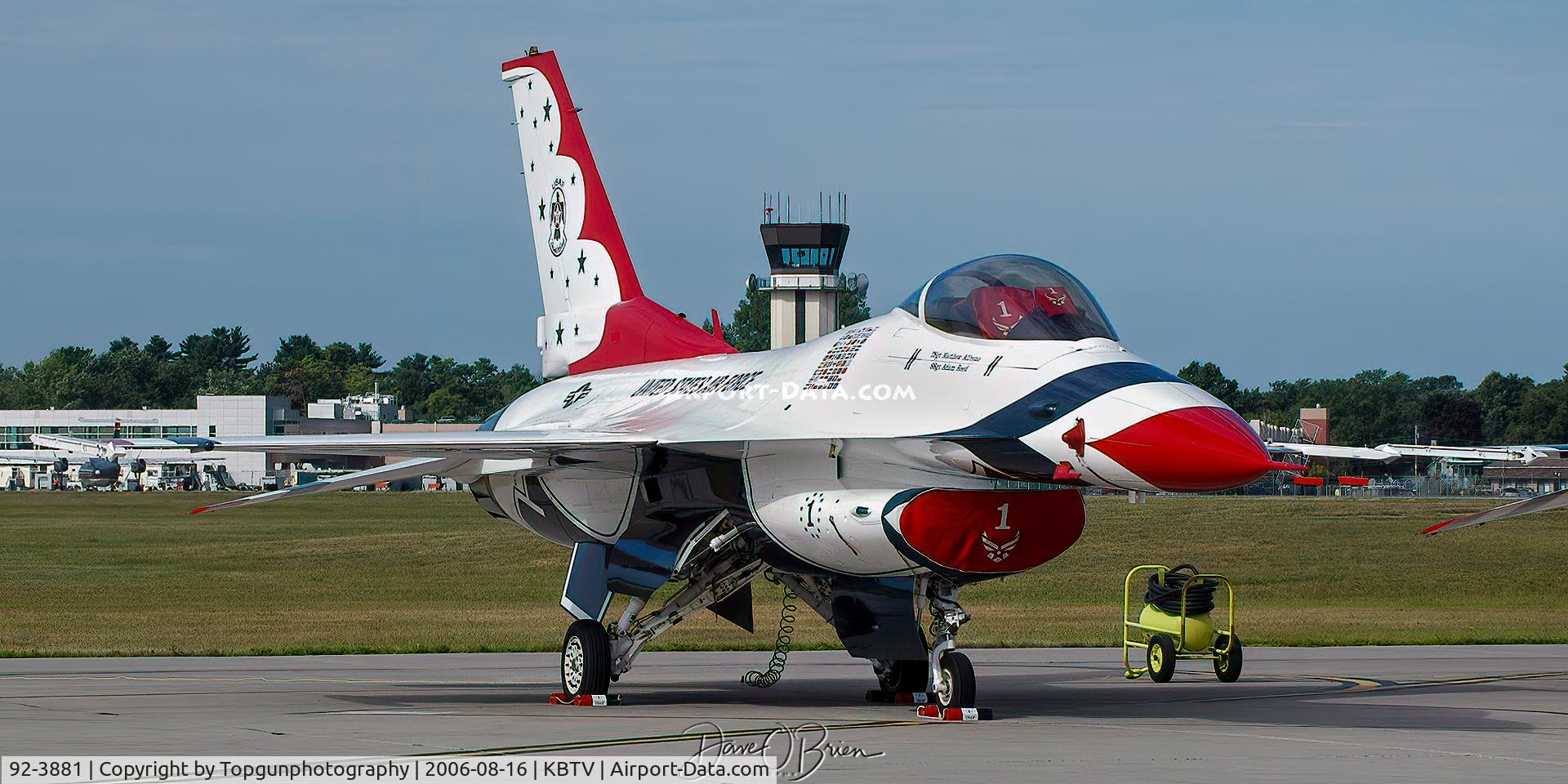 92-3881, 1992 General Dynamics F-16C Fighting Falcon C/N CC-123, Boss bird sits on the ramp