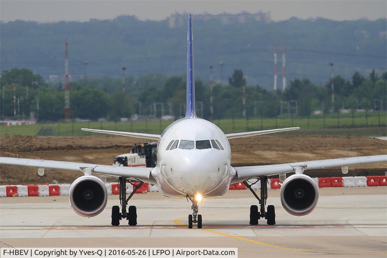 F-HBEV, 2009 Airbus A320-214 C/N 3952, Airbus A320-214, Holding point rwy 08, Paris-Orly airport (LFPO-ORY)