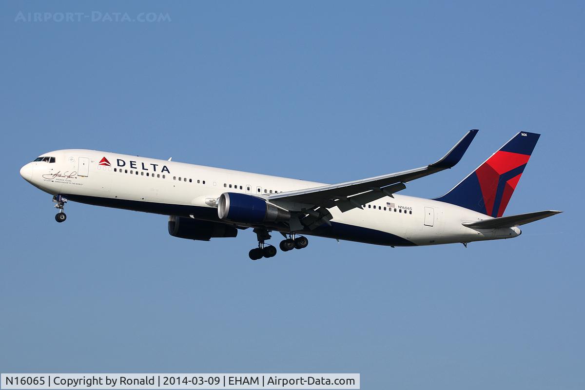 N16065, 1999 Boeing 767-332 C/N 30199, at spl
