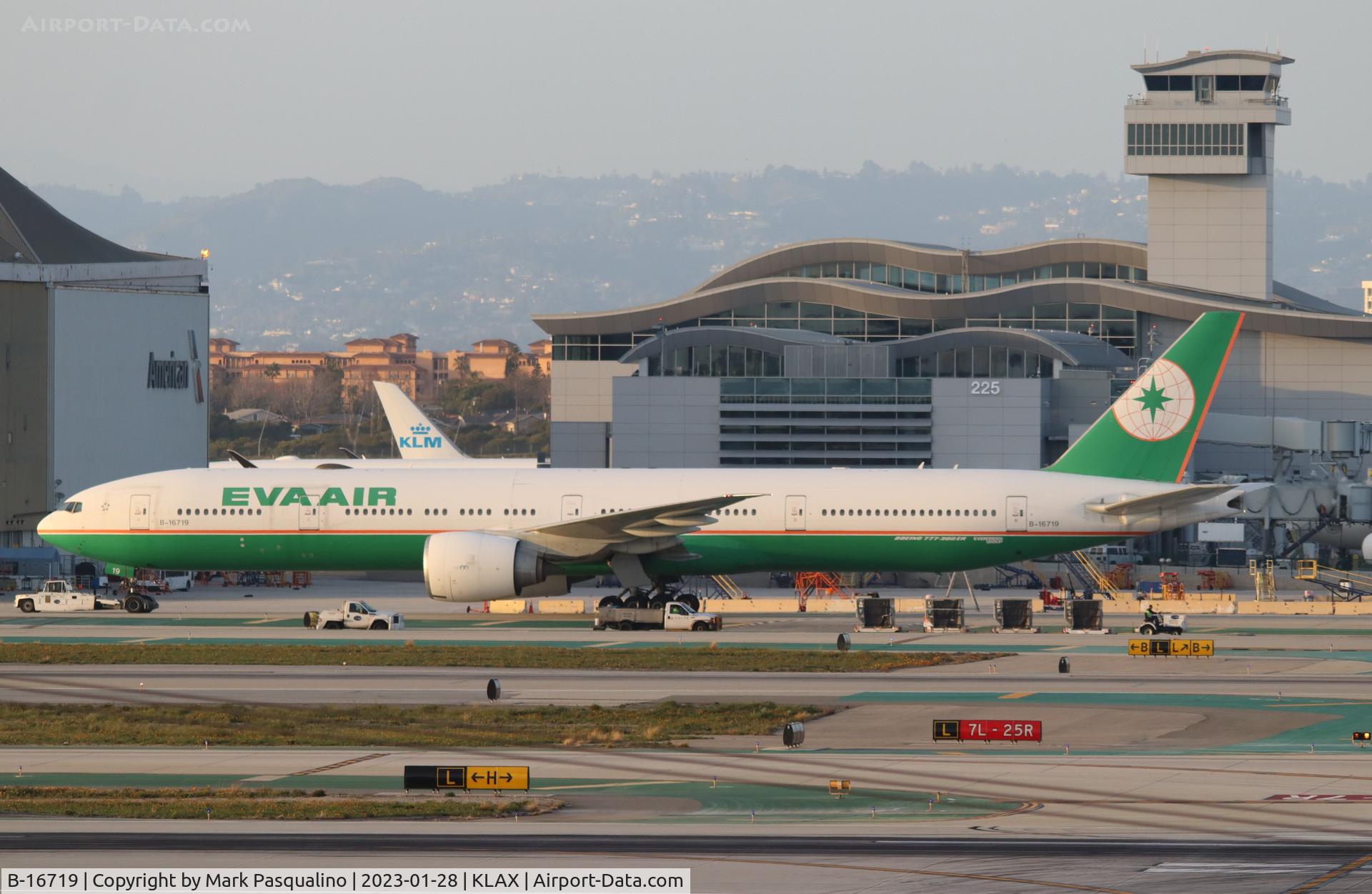 B-16719, 2014 Boeing 777-36N/ER C/N 42103, Boeing 777-36N/ER