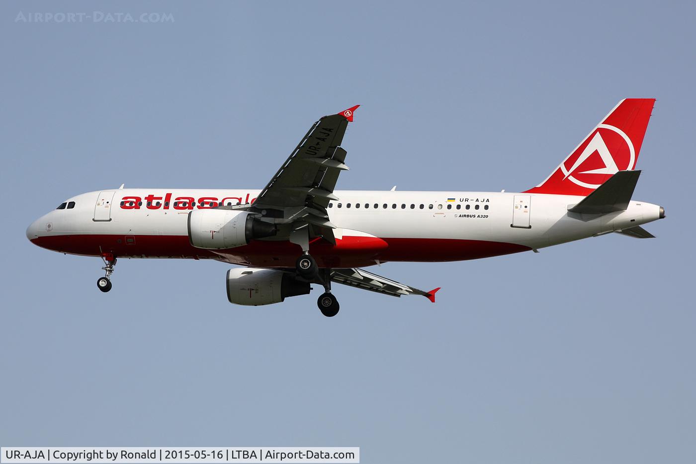 UR-AJA, 2000 Airbus A320-214 C/N 1213, at ist