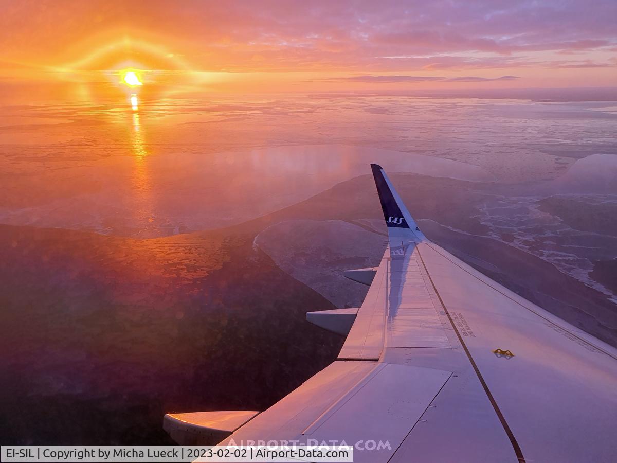 EI-SIL, 2022 Airbus A320-251N C/N 10764, Northern winter sunset at 3:30pm, on approach to Umeå