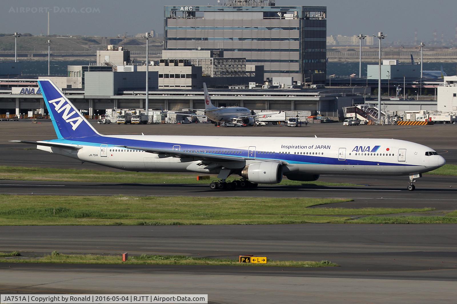 JA751A, 1998 Boeing 777-381 C/N 28272, at hnd