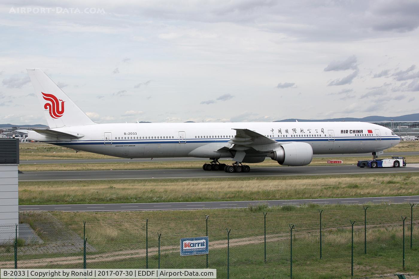 B-2033, 2012 Boeing 777-39L/ER C/N 38673, at fra