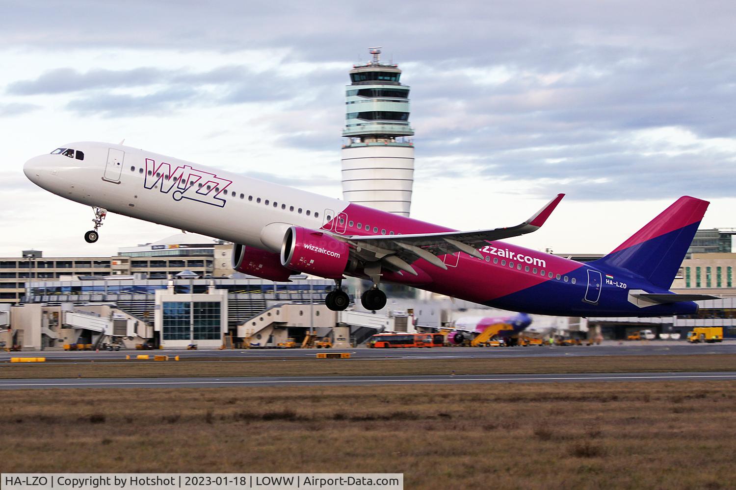 HA-LZO, 2022 Airbus A321-271NX C/N 10843, Climbing from runway 29