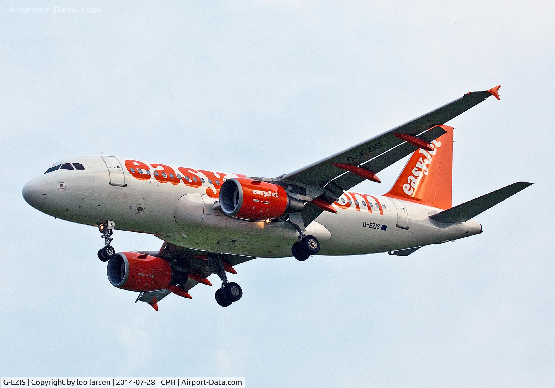 G-EZIS, 2005 Airbus A319-111 C/N 2528, Copenhagen 28.7.2014