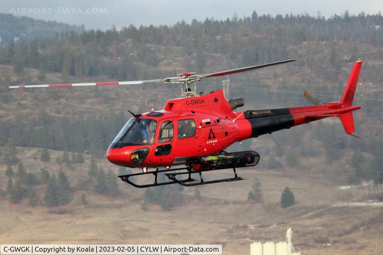 C-GWGK, 2000 Aerospatiale AS-350B-3 Ecureuil C/N 3350, Bringing in tourists from Big White.