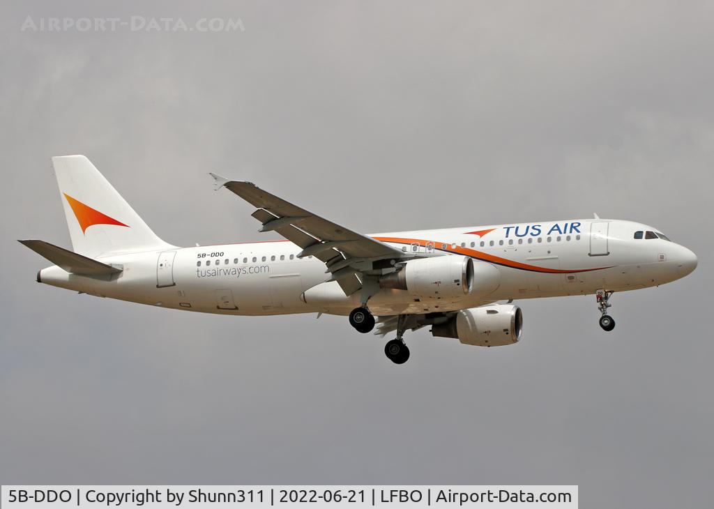 5B-DDO, 2009 Airbus A320-214 C/N 3889, Landing rwy 14R