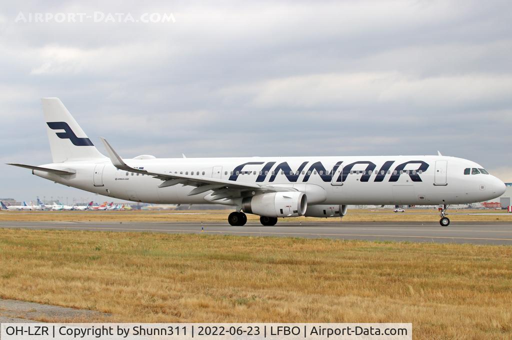 OH-LZR, 2017 Airbus A321-231 C/N 7981, Lining up rwy 14L for departure... wet-leased to British Airways