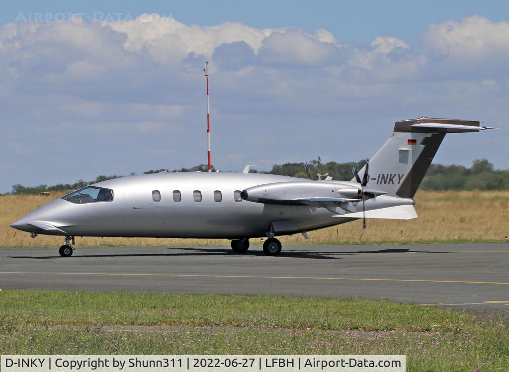D-INKY, 2008 Piaggio P-180 Avanti C/N 1162, Taxiing for departure...