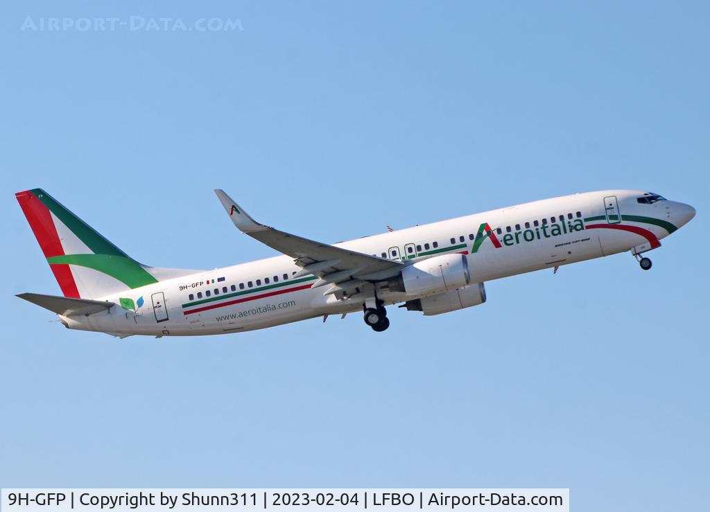 9H-GFP, 1999 Boeing 737-89L C/N 29878, Taking off from rwy 32R