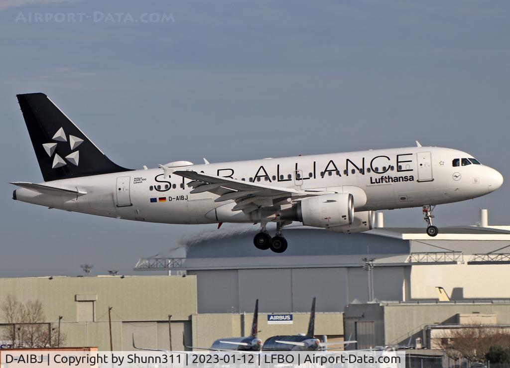 D-AIBJ, 2012 Airbus A319-112 C/N 5293, Landing rwy 14R in Star Alliance c/s